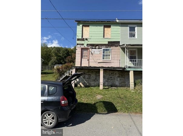 17 MAIN Street, NEW PHILADELPHIA, PA 17959