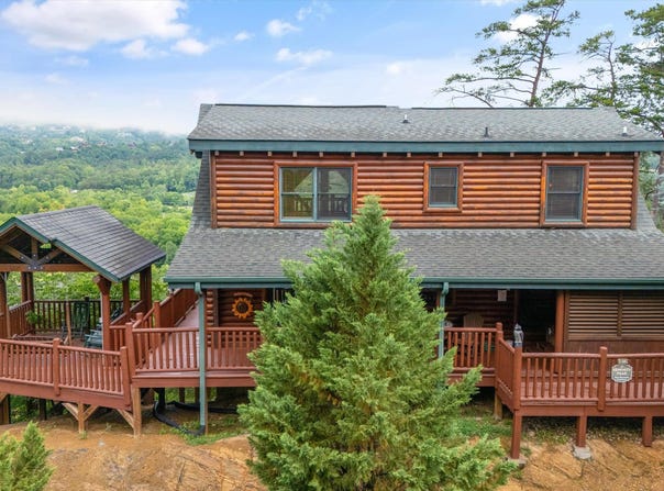 2405 Autumn Valley Way, Pigeon Forge, TN 37862