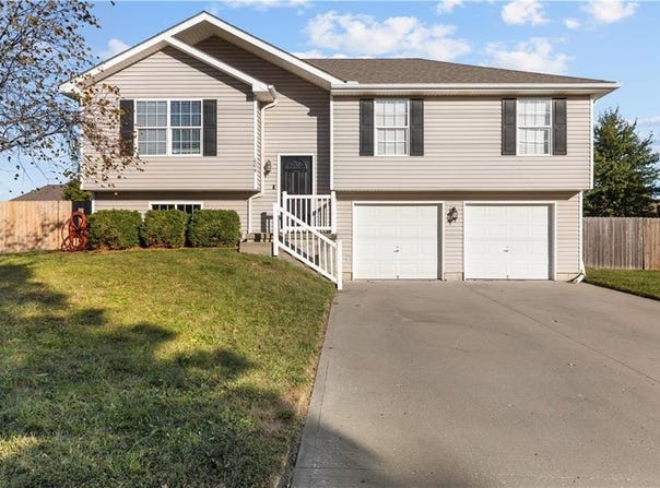 604 S Crews Avenue, Odessa, MO 64076