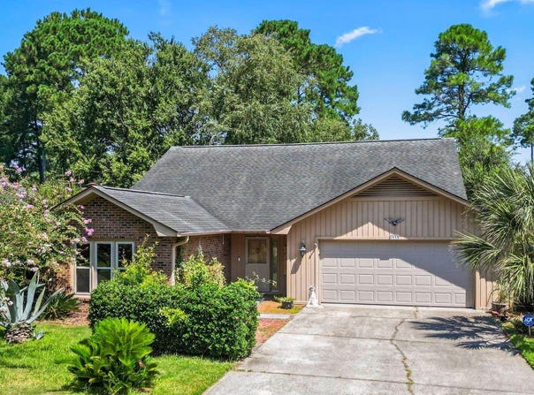 111 Laurelwood Ln., Conway, SC 29526