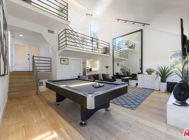 8581 Cole Crest Dr, Los Angeles, CA 90046