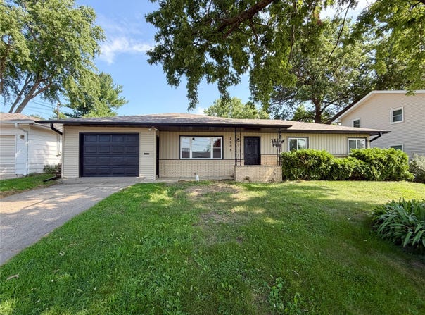 2008 N 3rd Avenue E, Newton, IA 50208