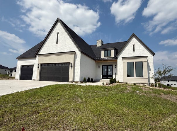 18241 Baxter Place, Clive, IA 50325
