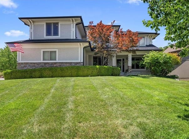 9626 Falcon Valley Drive, Lenexa, KS 66220