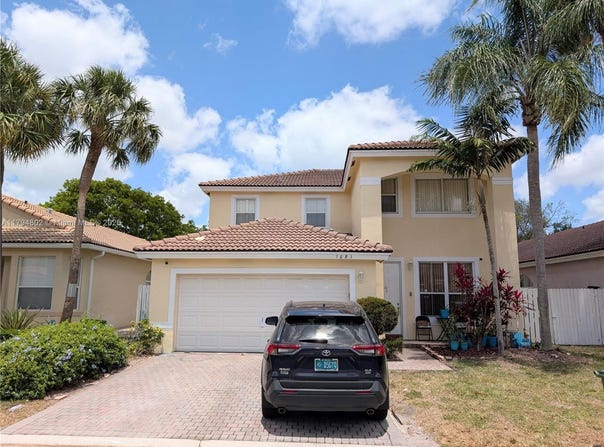7683 NW 19th St, Pembroke Pines, FL 33024