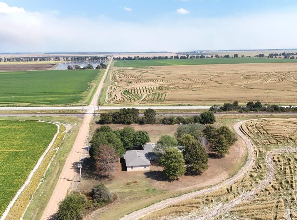 317 County road 104, Hickory Ridge, AR 72347