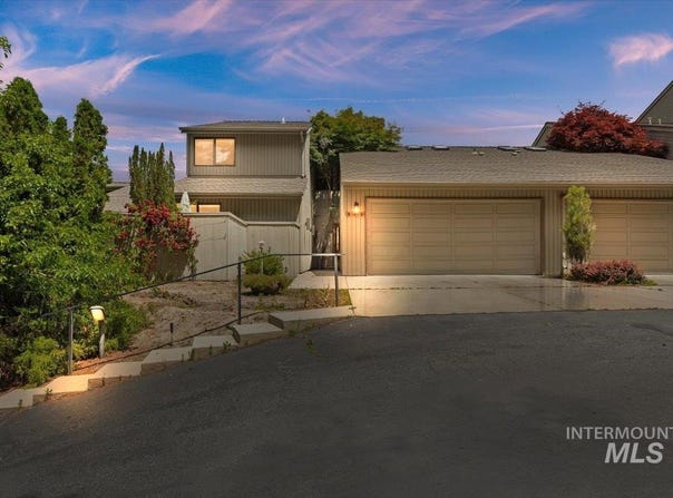 936 E Curling Dr, Boise, ID 83702