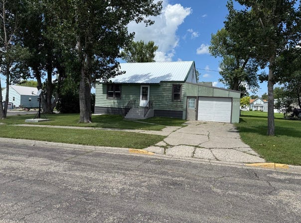 104 6th St SE, ASHLEY, ND 58413