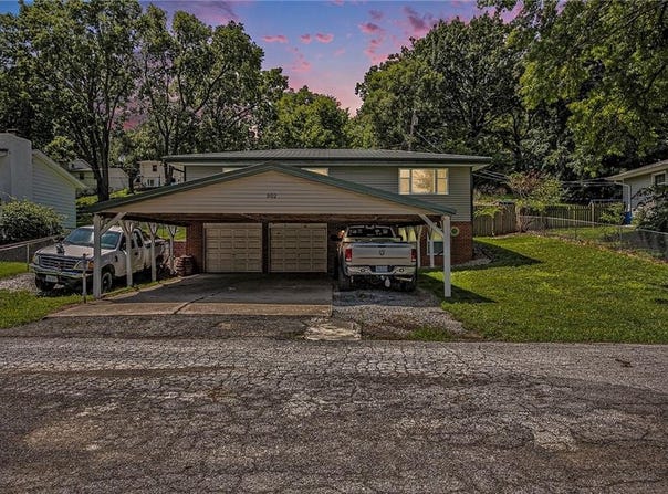 502 Dundee Road, Smithville, MO 64089