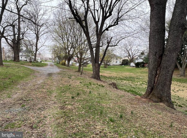 3 OAK RIDGE DRIVE, HAGERSTOWN, MD 21740