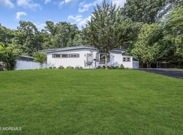 210 Parkview Terrace, Lincroft, NJ 07738