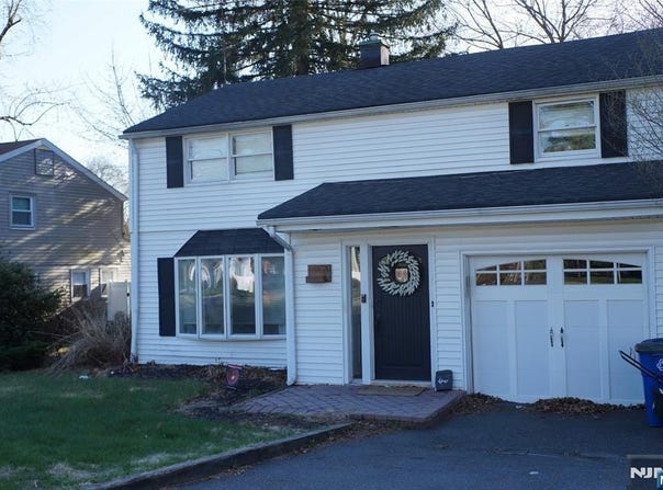 20 W Saddle River Road, Waldwick, NJ 07463