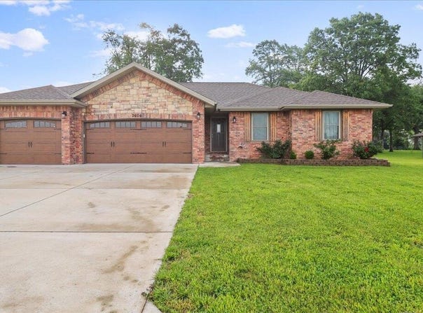 2606 Country Drive, Mountain Grove, MO 65711