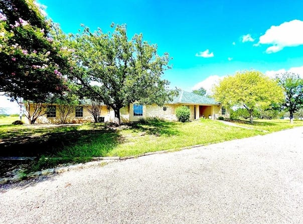 220 E Lower Turtle Creek Rd, Kerrville, TX 78028