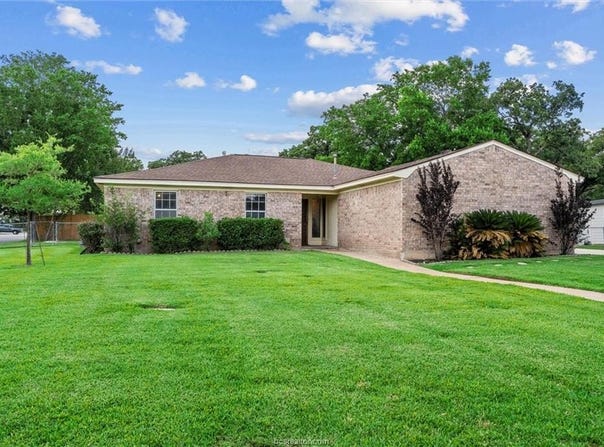 1201 Hawk Tree Drive, College Station, TX 77845
