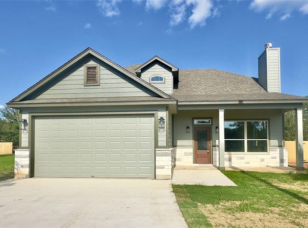 142 E Pauwela LN, Bastrop, TX 78602