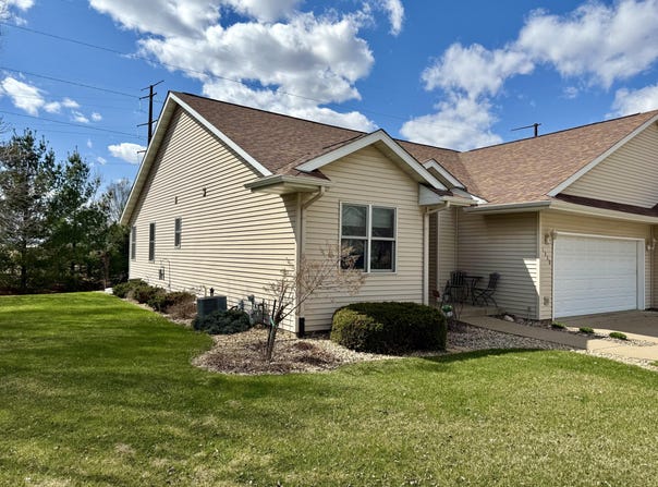 1330 Harvest Cir, Holmen, WI 54636