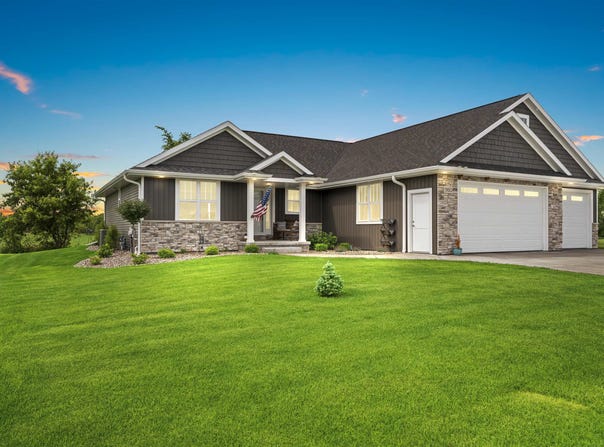 980 ALLEN LEE Way, PULASKI, WI 54162