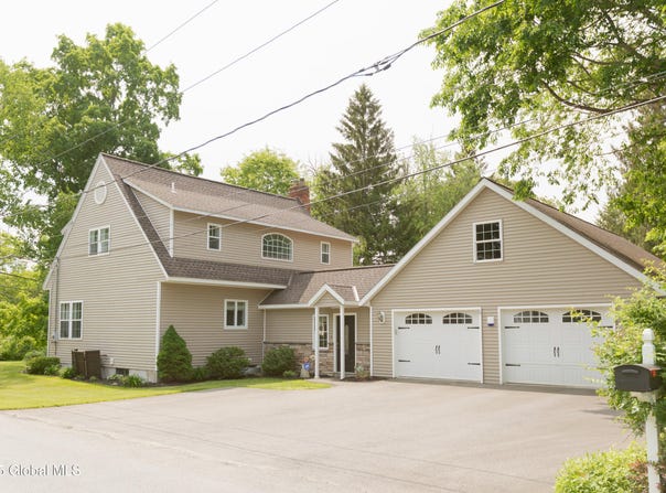 3 Longview Avenue, Sand Lake, NY 12196