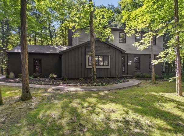15417 Timber Hollow Trail, Fort Wayne, IN 46845-9750