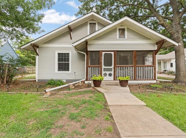 218 Bellevue Drive, Cleburne, TX 76033