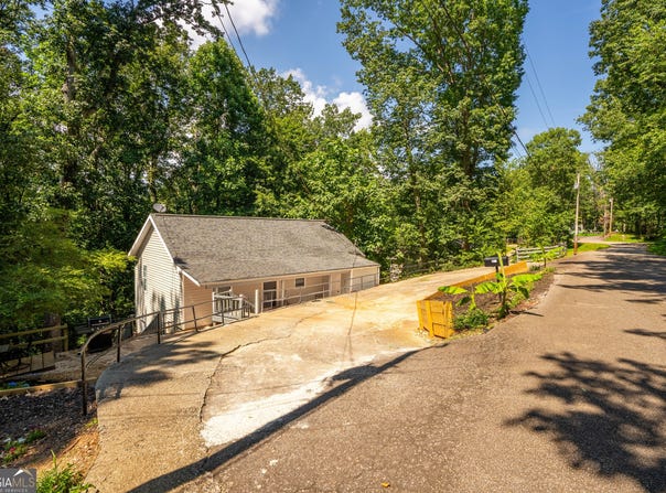 2724 Vaughandale, Gainesville, GA 30506