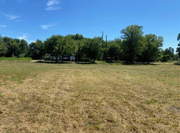306 E Walnut, Whitewright, TX 75491