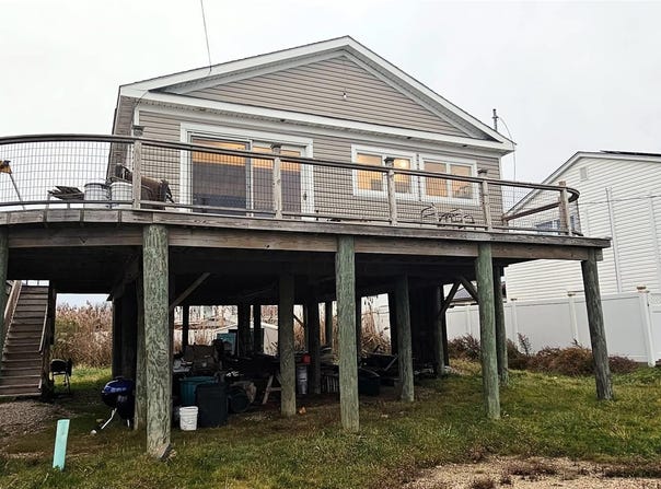 88 Bayview Avenue, Lindenhurst, NY 11757