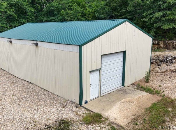Point Plaza, Edwards, MO 65326