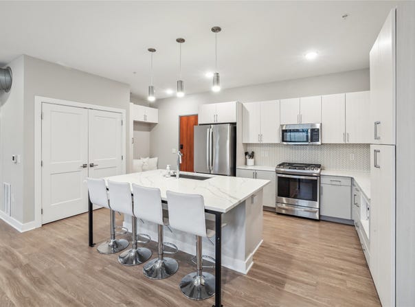 450 SW 7th Street unit: 208, Des Moines, IA 50309