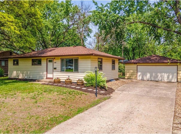 2718 63rd Avenue N, Brooklyn Center, MN 55430