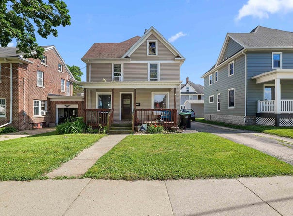 323 W MAPLE Avenue, BEAVER DAM, WI 53916