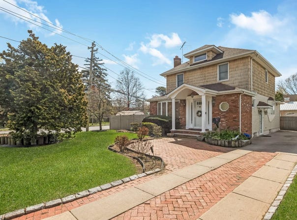 1018 Cottage Pl, Baldwin, NY 11510