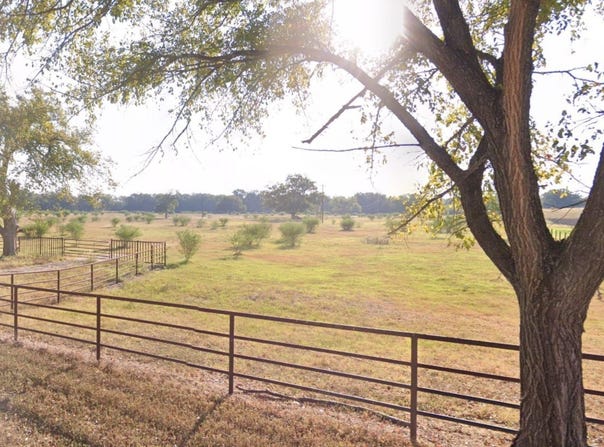 465 Oak Grove RD, Luling, TX 78648