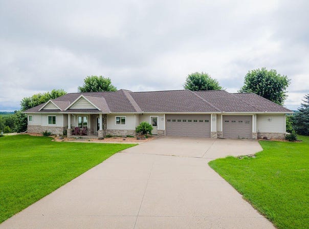 W3769 Highland Dr, La Crosse, WI 54601