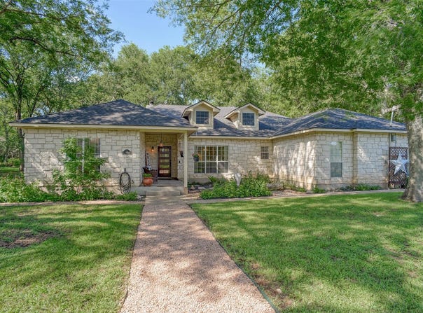 128 Moku Manu DR, Bastrop, TX 78602