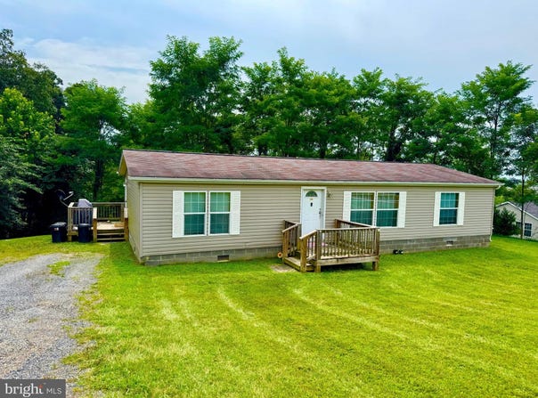 1039 HIGHPOINT DRIVE, MAYSVILLE, WV 26833
