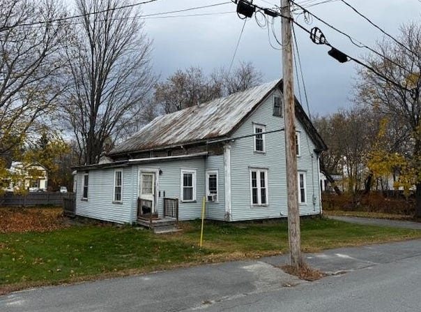 11 Summer Street, Skowhegan, ME 04976