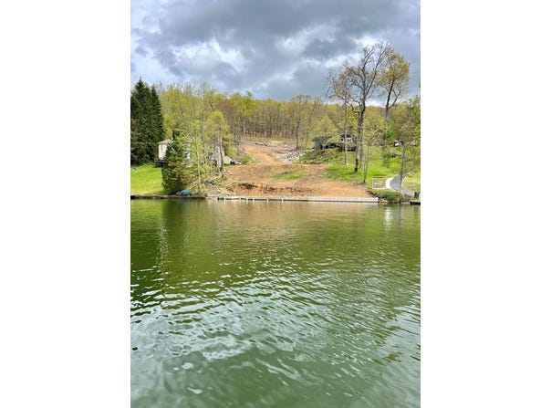 337 Flat Top Lake, GHENT, WV 25843