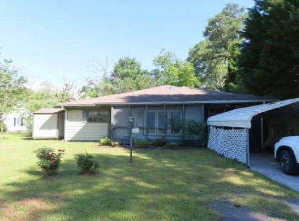 825 Sunset Dr, Laurinburg, NC 28352
