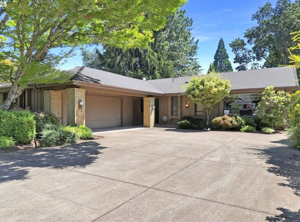 1254 RIO GLEN DR, Eugene, OR 97401