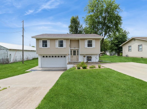 1122 E Avenue, Albia, IA 52531