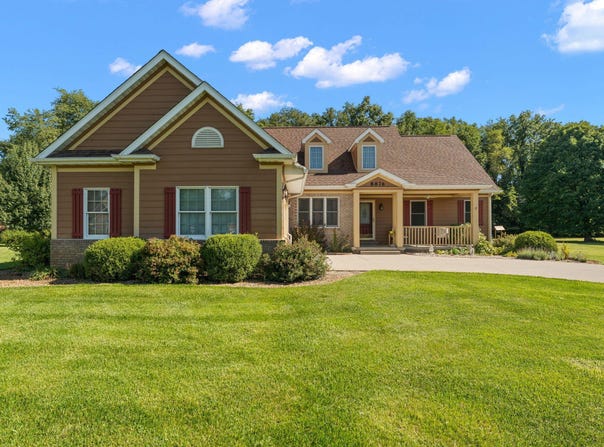 8876 N Lilac Street, DeMotte, IN 46310