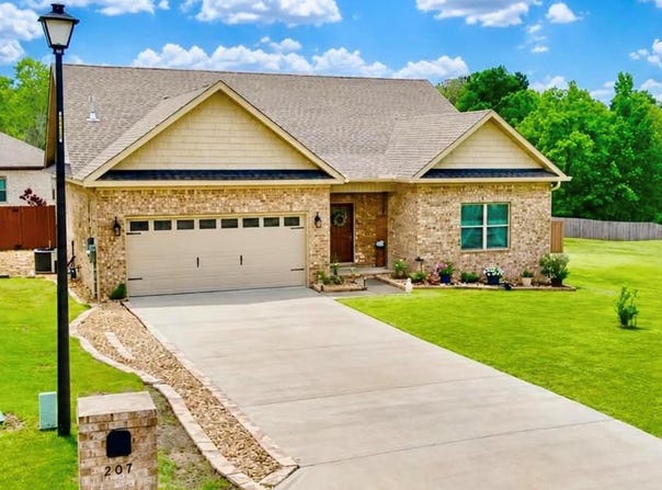 207 Cabrio Way, Headland, AL 36345