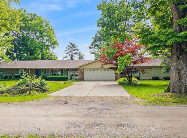 16801 Darling Road, Woodburn, IN 46797-9760
