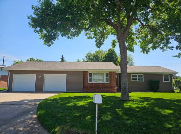 2407  22nd Avenue, Central City, NE 68826