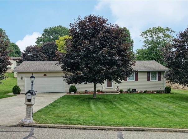 215 Rhine St SW, Sugarcreek, OH 44681