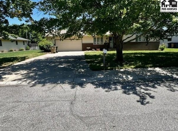 2604 Rambler Rd, Hutchinson, KS 67502