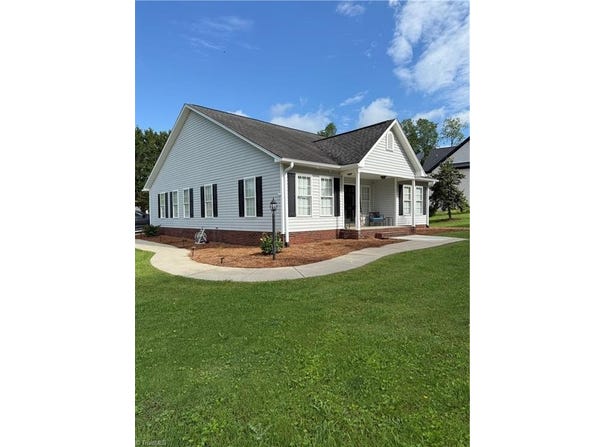 525 Bennett Street, Mount Airy, NC 27030