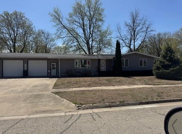 208 E Main, Laurens, IA 50554